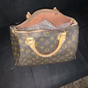 Louis Vuitton Purse w Checkbook holder and coin/bill pouch